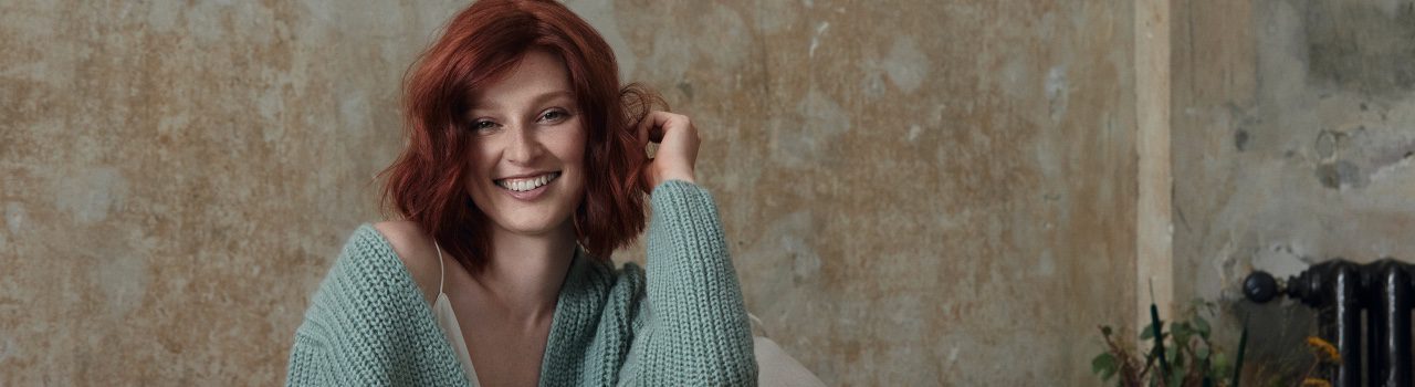Damen nach Blow Dry